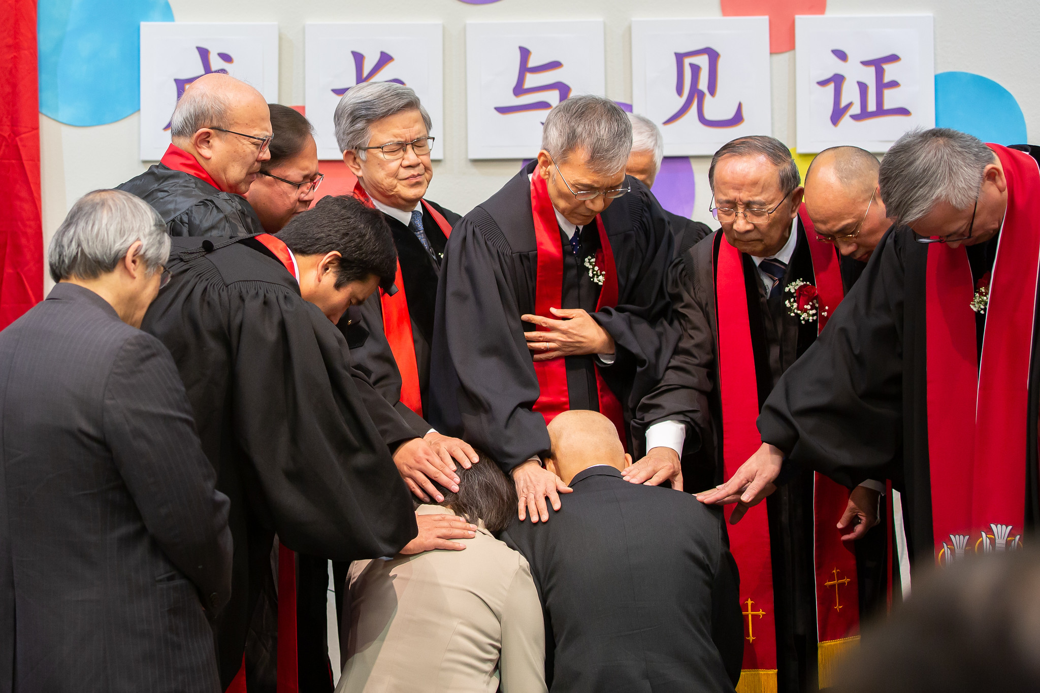 「升级家庭关顾」- 图文记录颜世敏传道按立成为牧师承受牧职的典礼